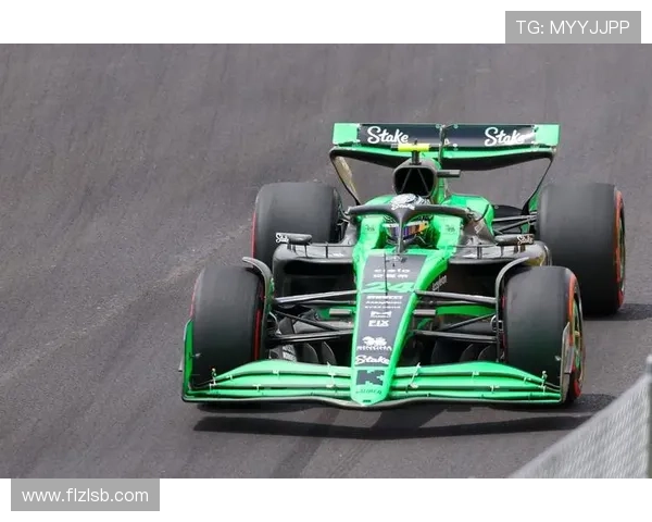 F1赛季精彩回顾：车队新变化引发热议，车手竞争激烈逐渐升级