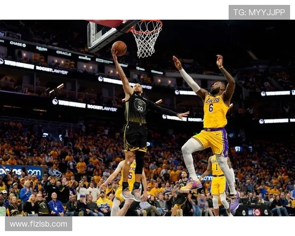 詹姆斯领衔湖人迎战勇士 本场比赛将决定季后赛席位归属